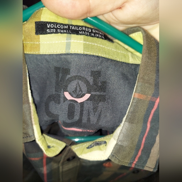 Men's Volcom plaid button down shirt. Size S. - Picture 3 of 3